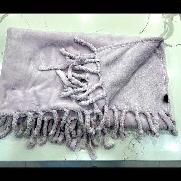 Pale Purple/Pink Blanket /Throw - Picture 3 of 6